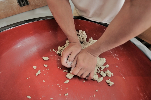 【初心者でも大丈夫！】そば打ちの先生に教わる「そば打ち体験」　打ったそばはお持ち帰りOK！